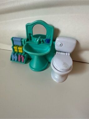 KEENWAY Miniature Dollhouse Bathroom Vanity Toilet lid Vintage turquoise fair